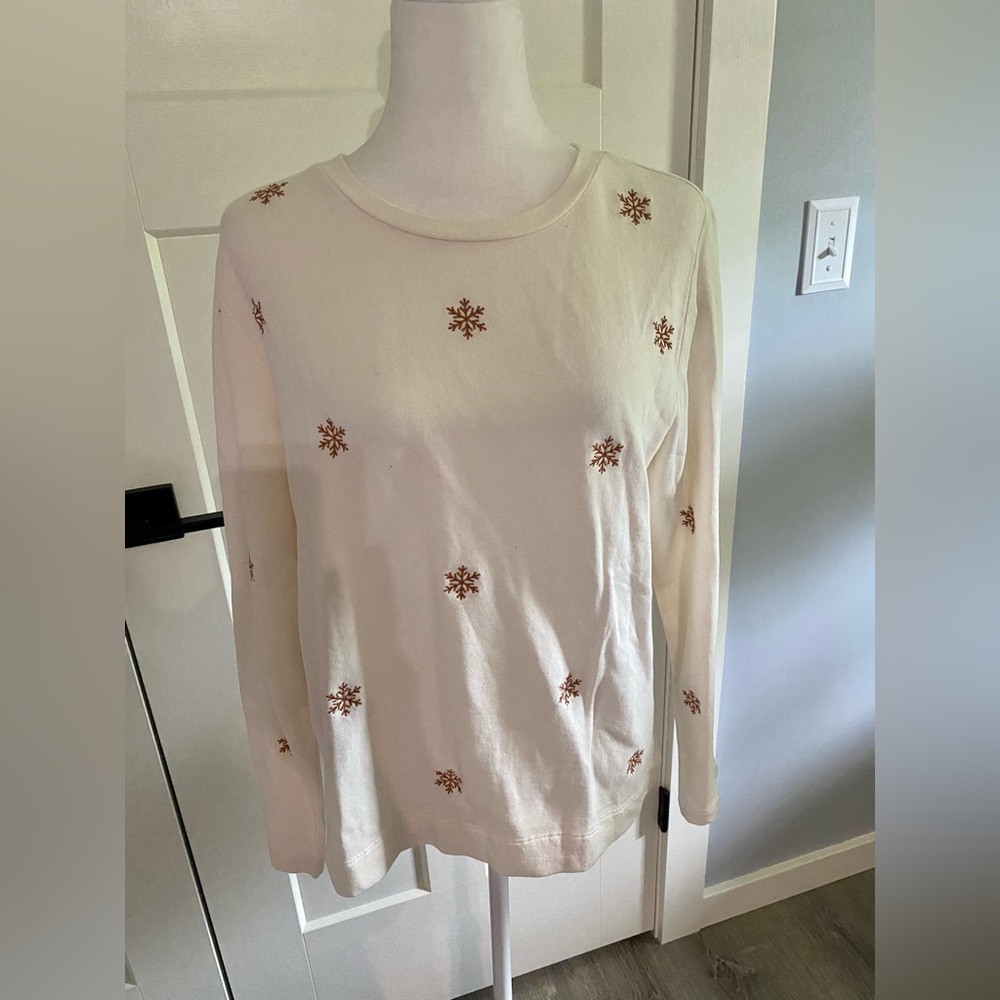 NWT lightweight “snowflake” pullover sweatshirt